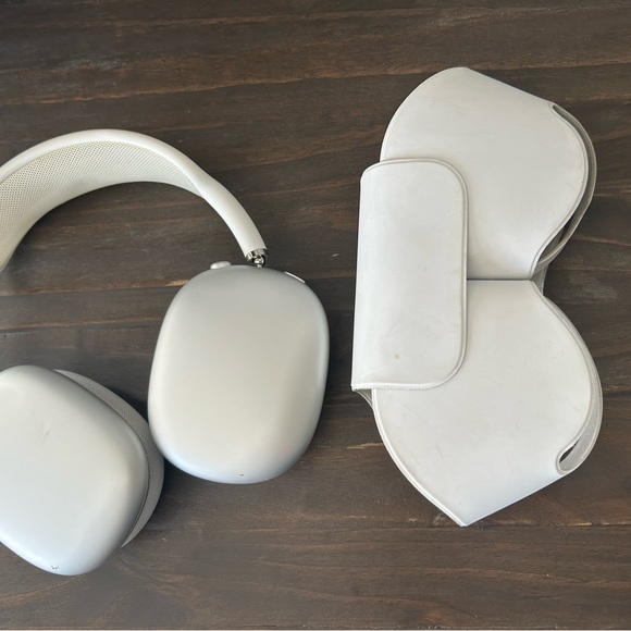 Apple Over-Ear Headphones - White - Picture 3 of 4